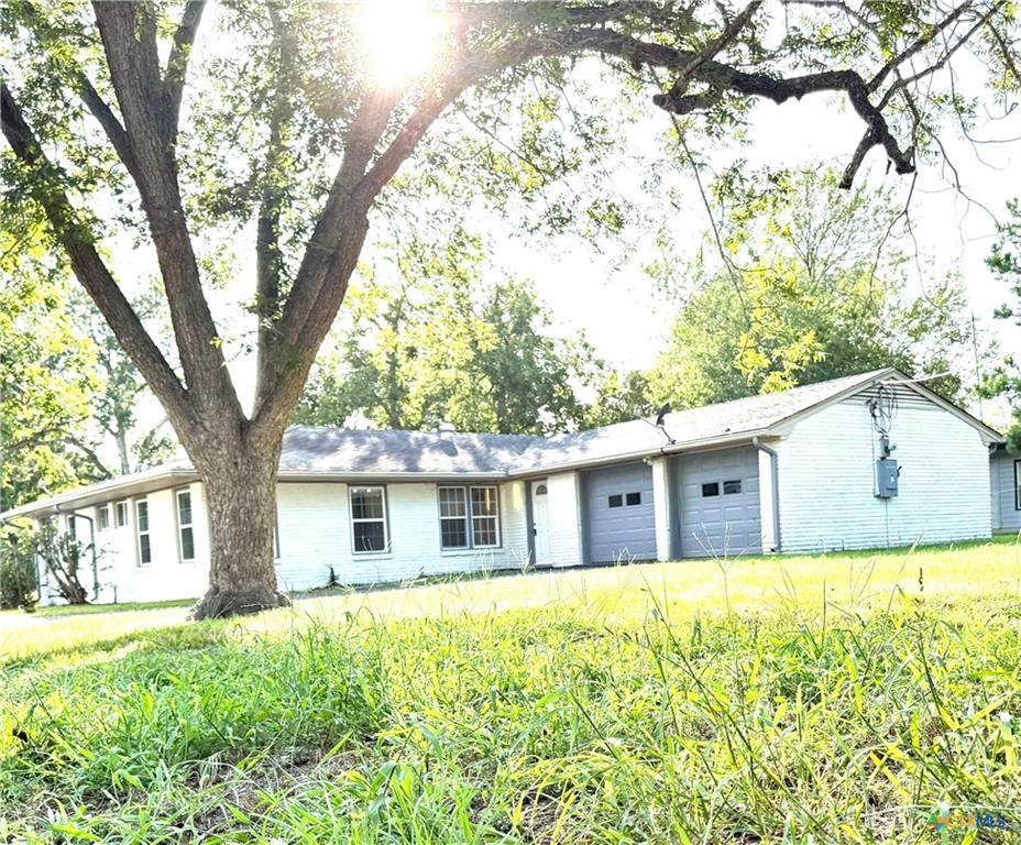 302 Smith St - Photo 1