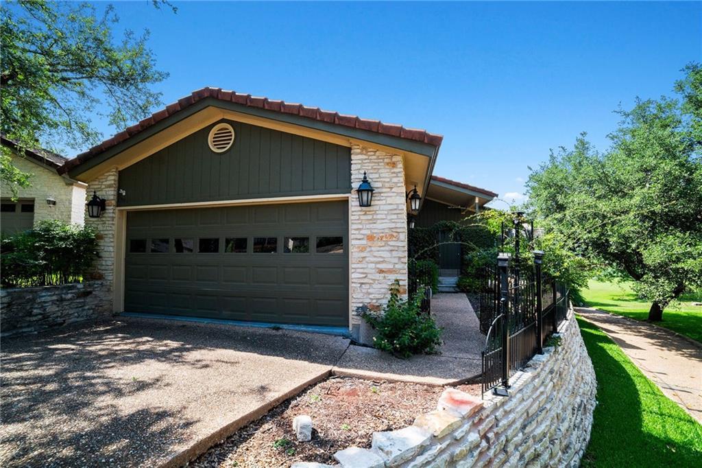 212 Crescent Blf - Photo 1