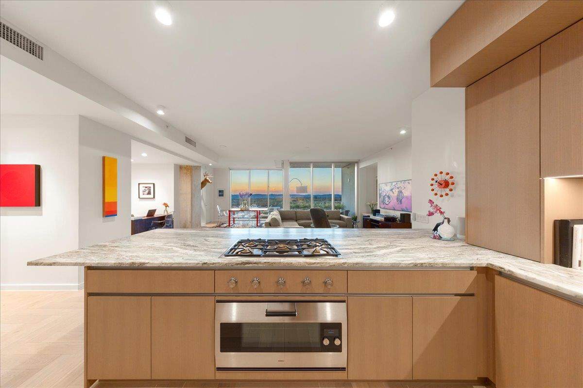 313 17th St - Photo 1