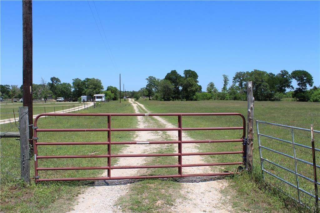1082 Fm 812 - Photo 1