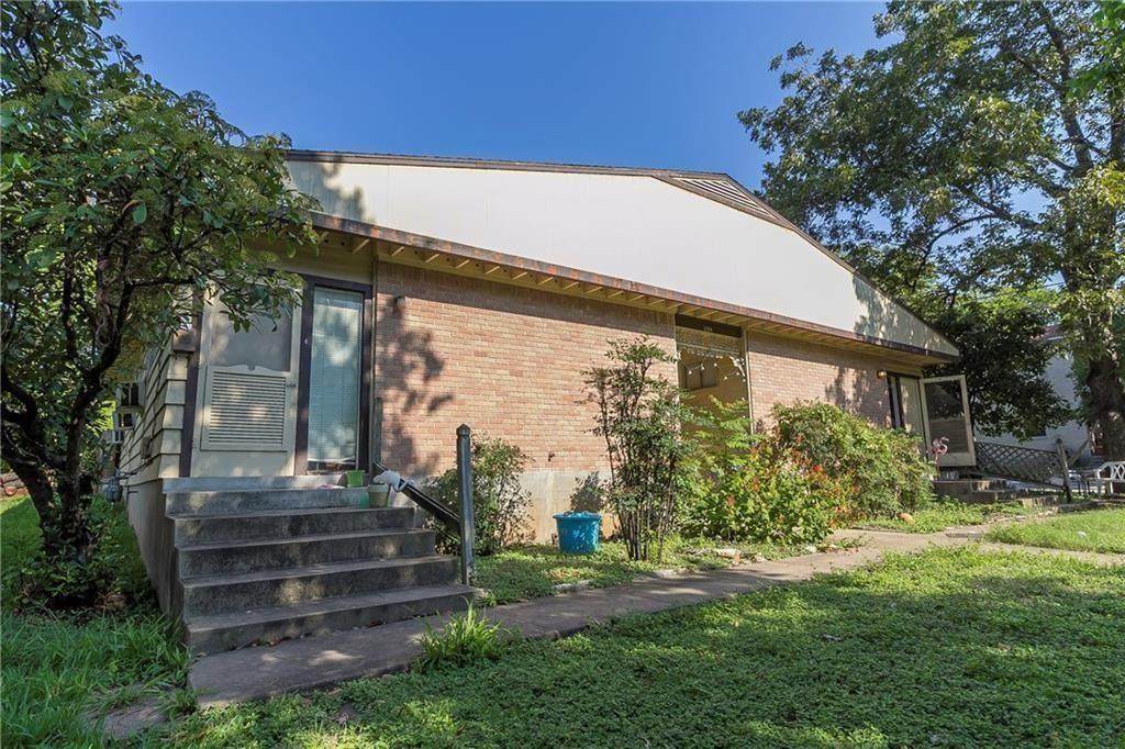 3304 Tom Green St - Photo 1