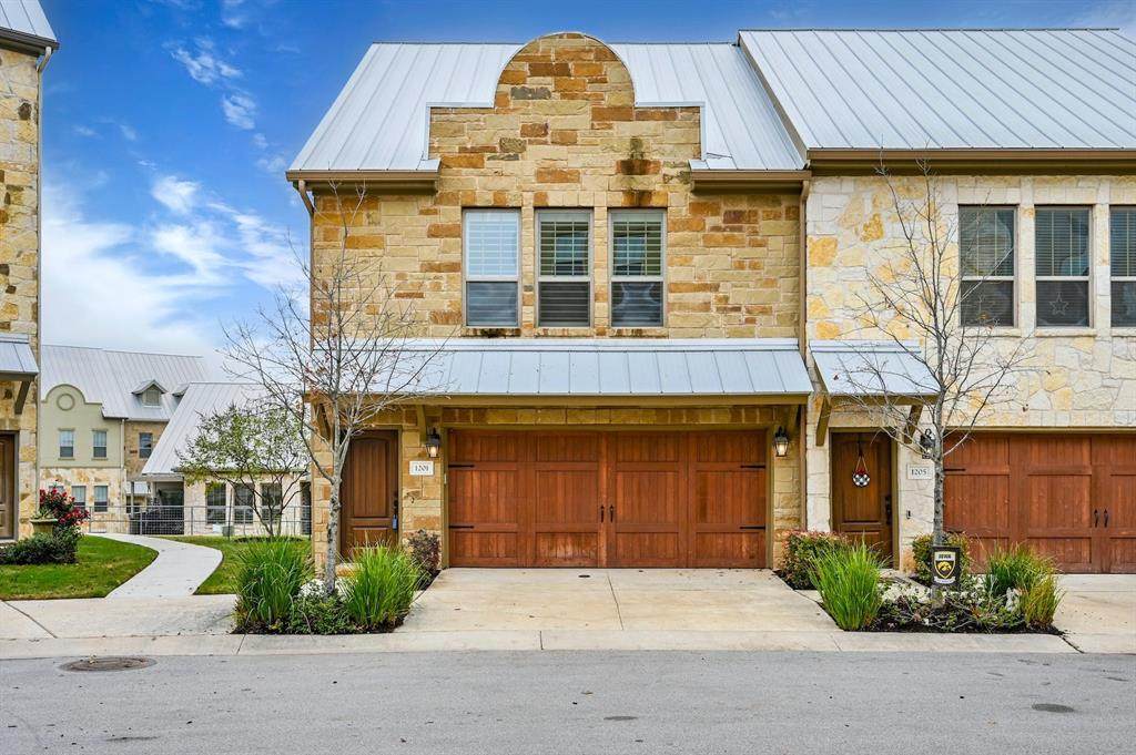 1201 Highknoll Ln - Photo 1