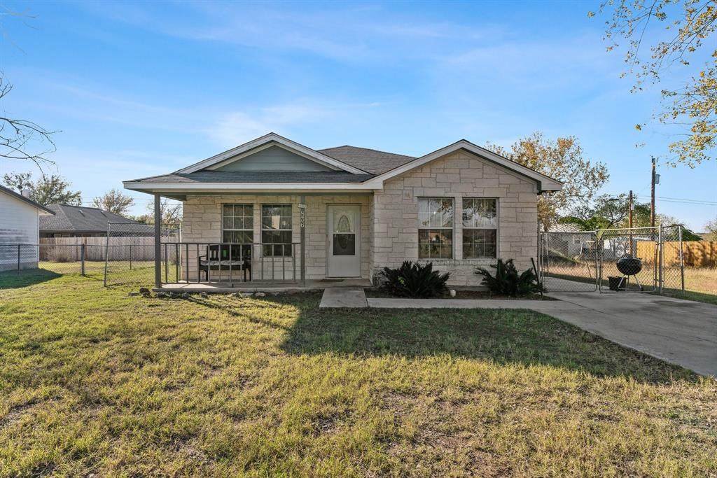 836 Pecan Ln - Photo 1
