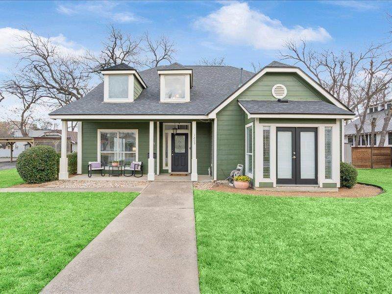 1205 Main St - Photo 1