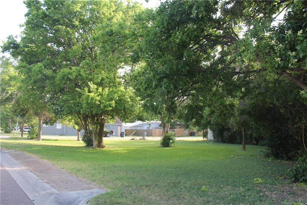 1602 3rd St - Photo 1