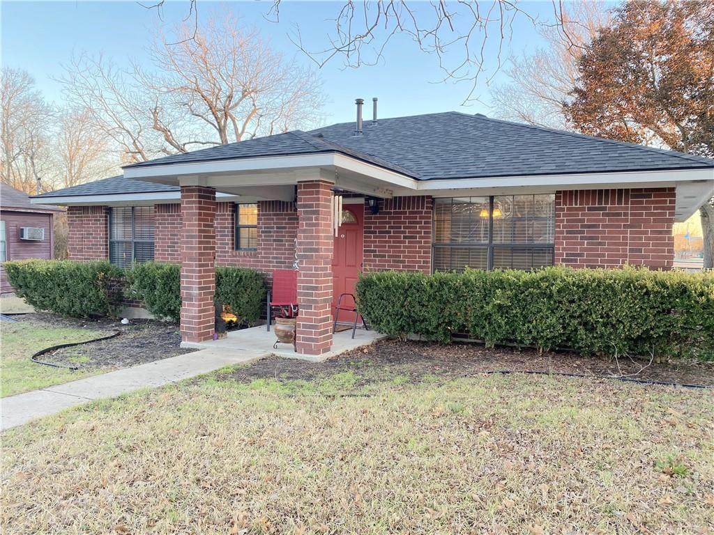 1117 3rd St - Photo 1