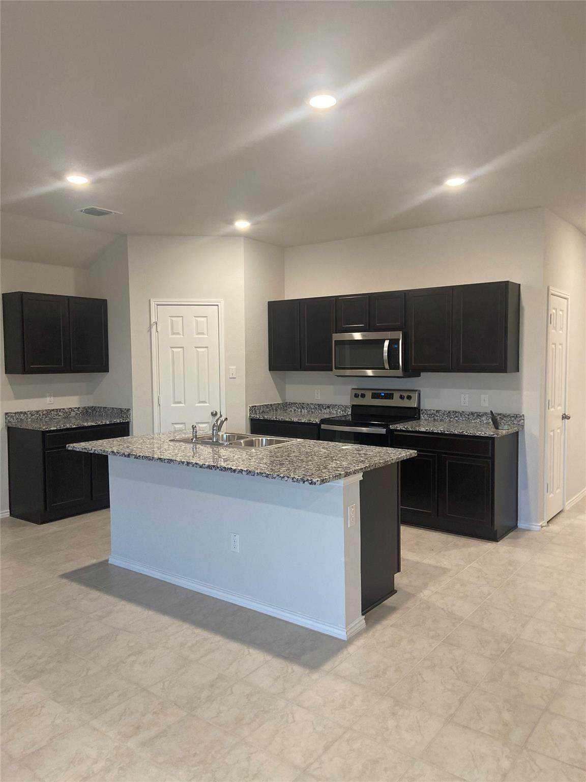 516 Taggart Trl - Photo 1
