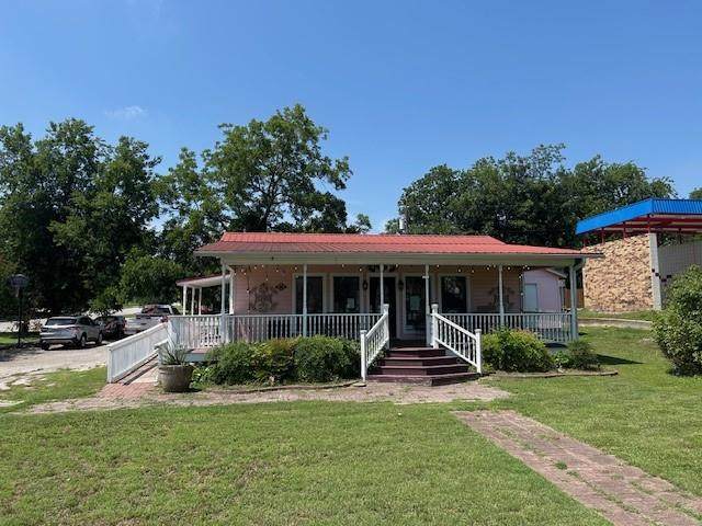 301 Pecan St - Photo 1