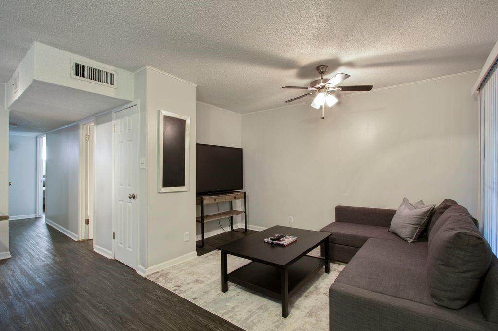 2900 Cole St - Photo 1