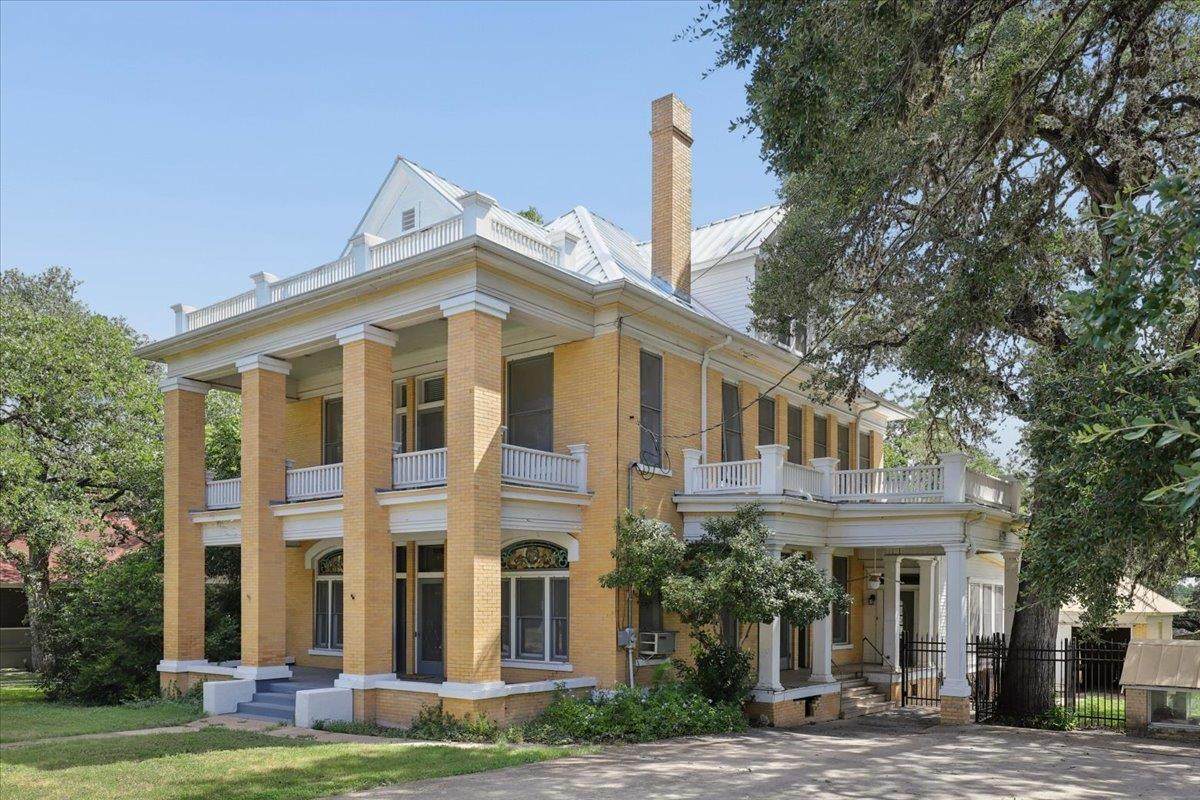 504 Main St - Photo 1