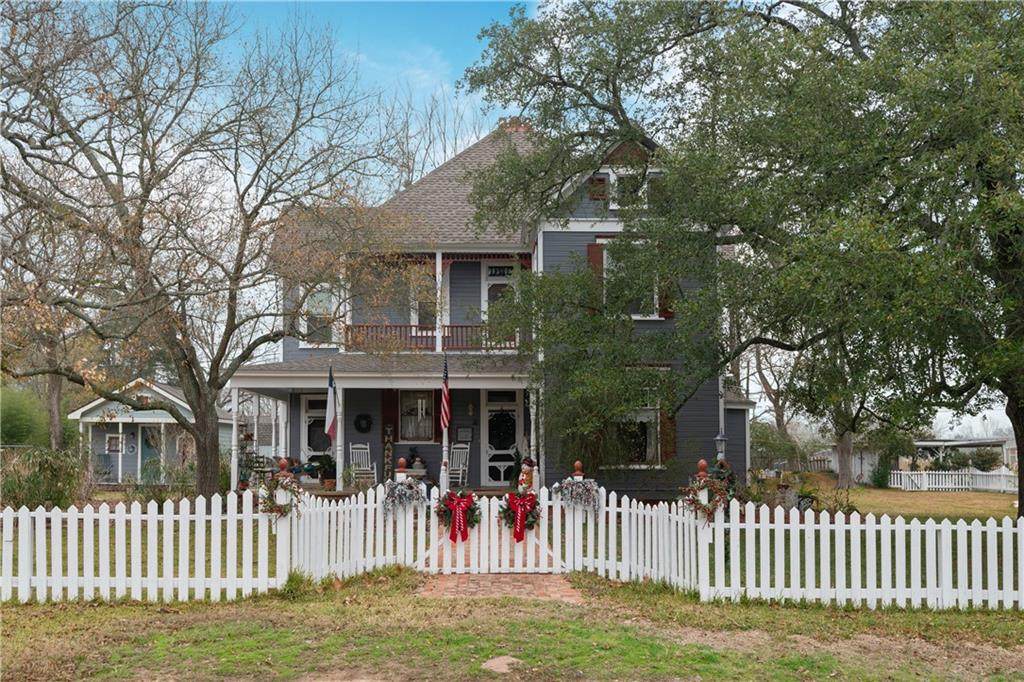 808 Pin Oak St - Photo 1