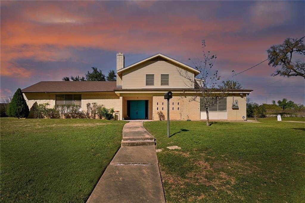 1802 Temple Dr - Photo 1