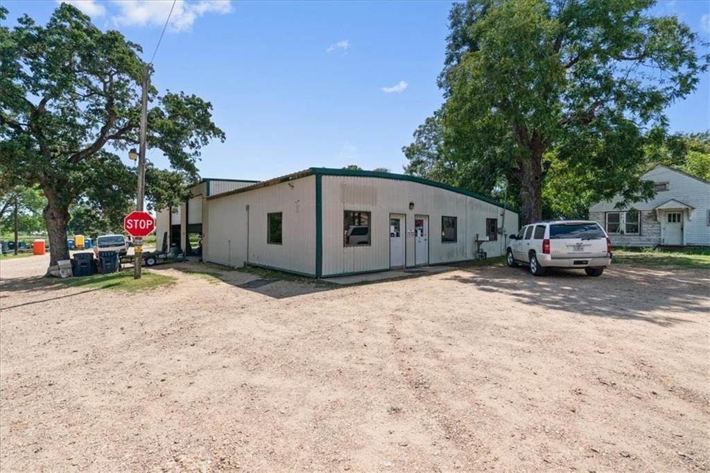 601 Cameron Ave - Photo 1