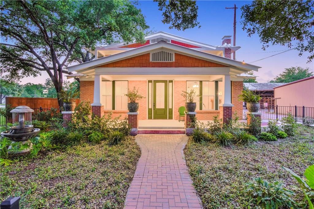 112 Pecan Ave - Photo 1