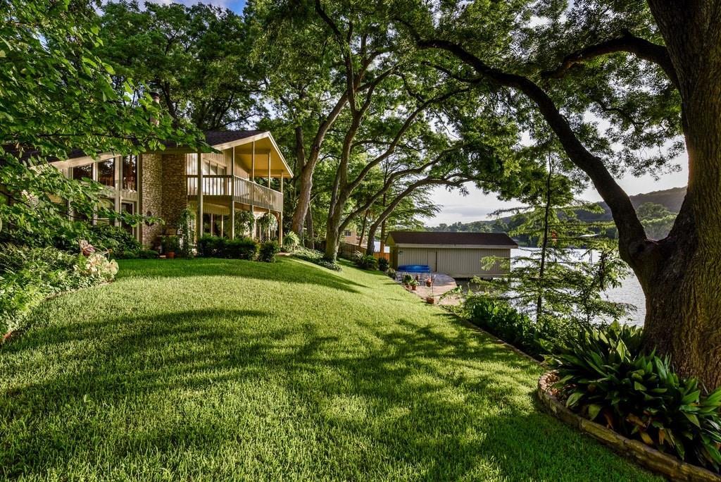 2800 Edgewater Dr - Photo 1