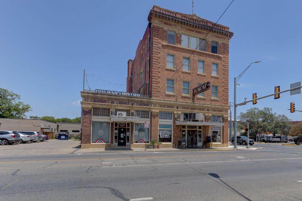 301 Austin St - Photo 1