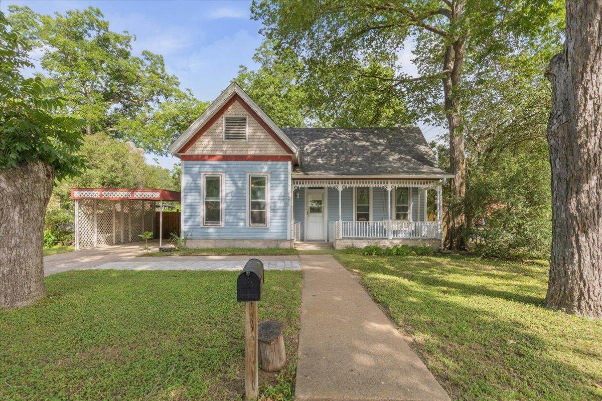 207 Hudgins St - Photo 1