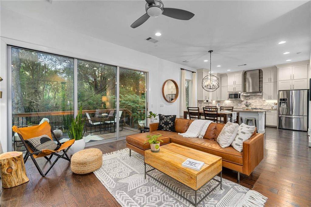 2807 Del Curto Rd - Photo 1