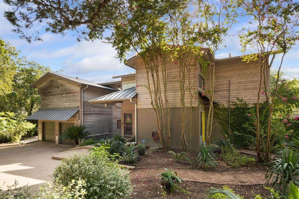 1813 Cresthaven Dr - Photo 1