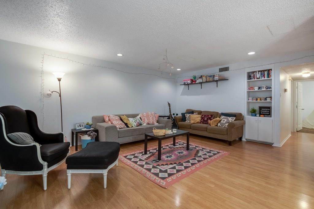 2401 Leon St - Photo 1