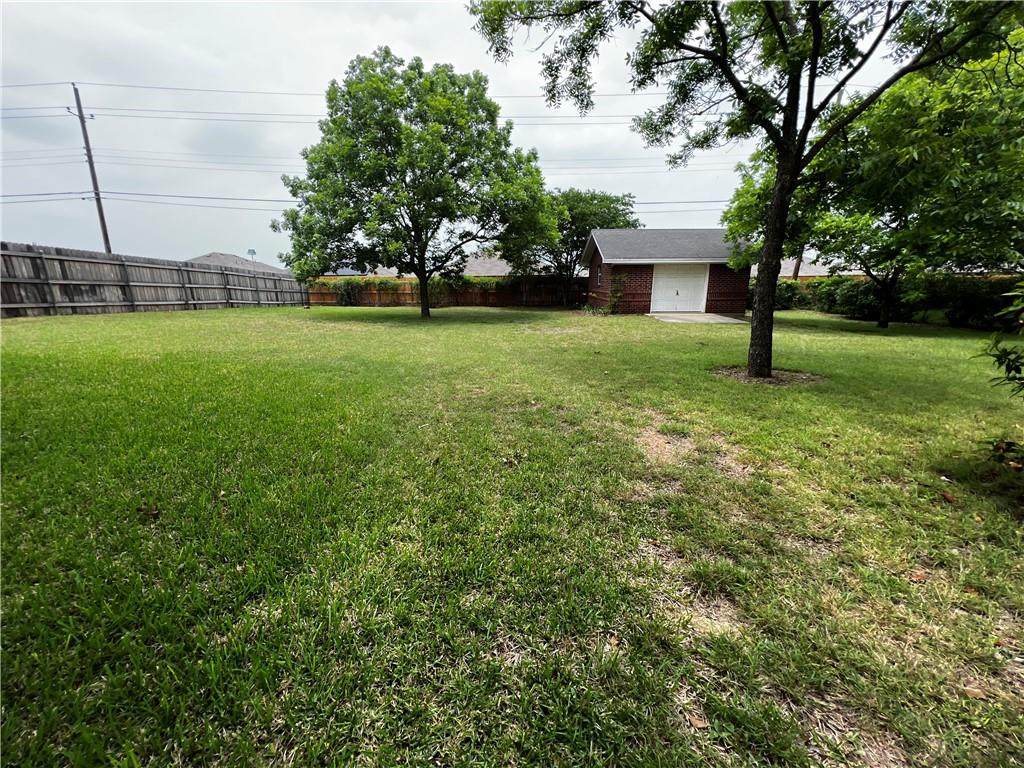 1800 Oaklawn Dr - Photo 1