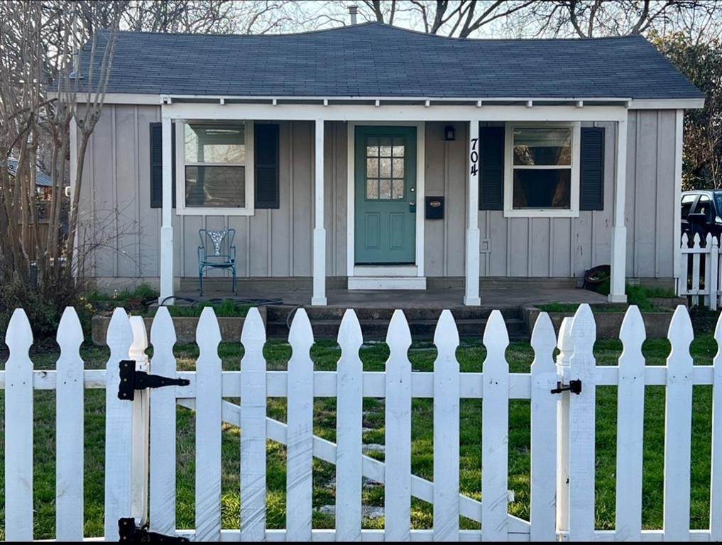 704 Jefferson St - Photo 1
