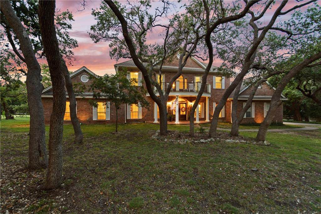 108 Twin Saddles Ln - Photo 1