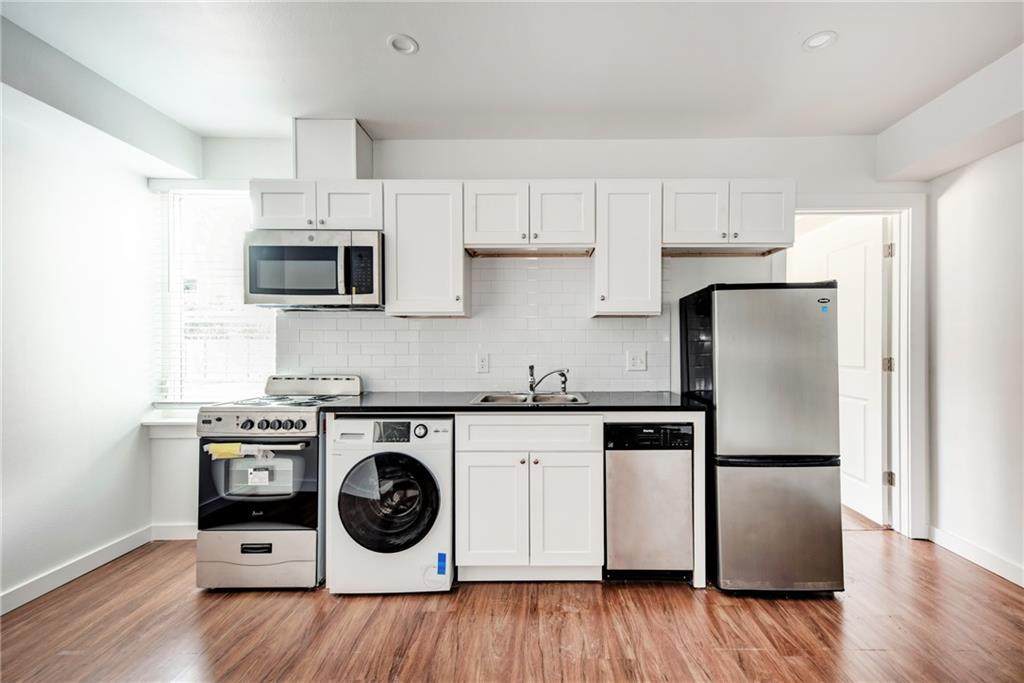 306 30th St - Photo 1