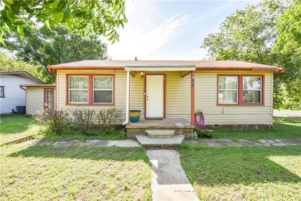 402 4th St - Photo 1