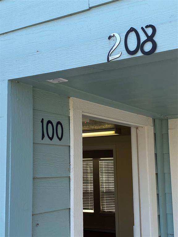208 10th St - Photo 1