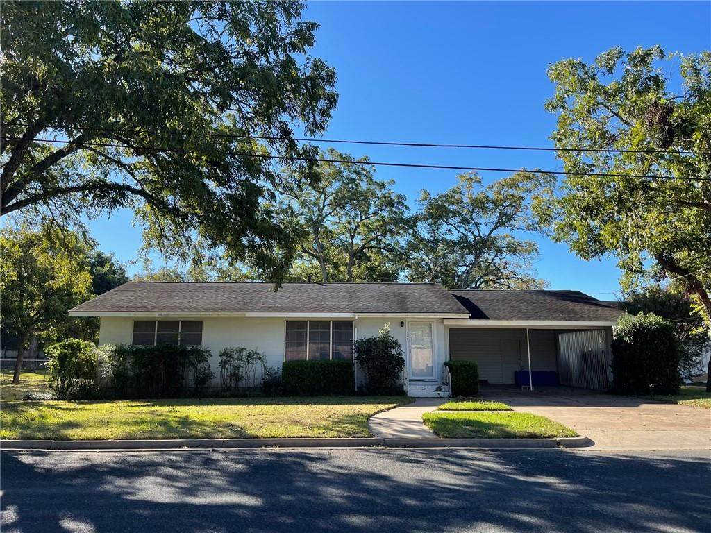 326 Pecan St - Photo 1