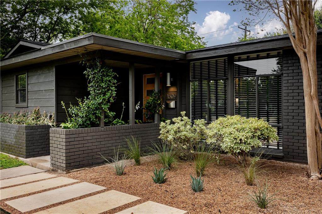 1609 Corona Dr - Photo 1