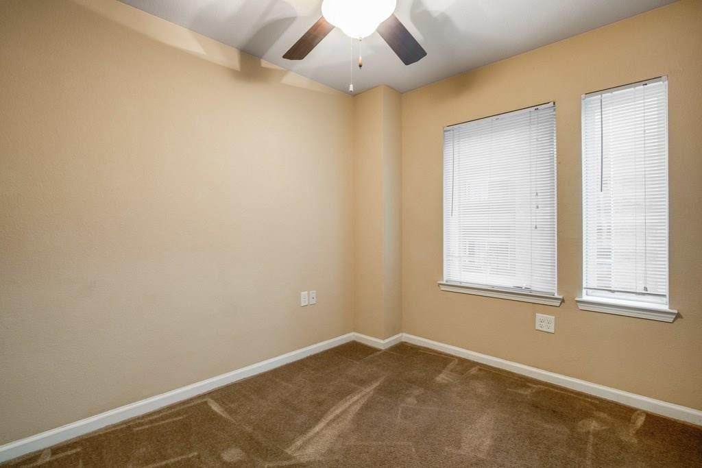 908 21st St - Photo 1