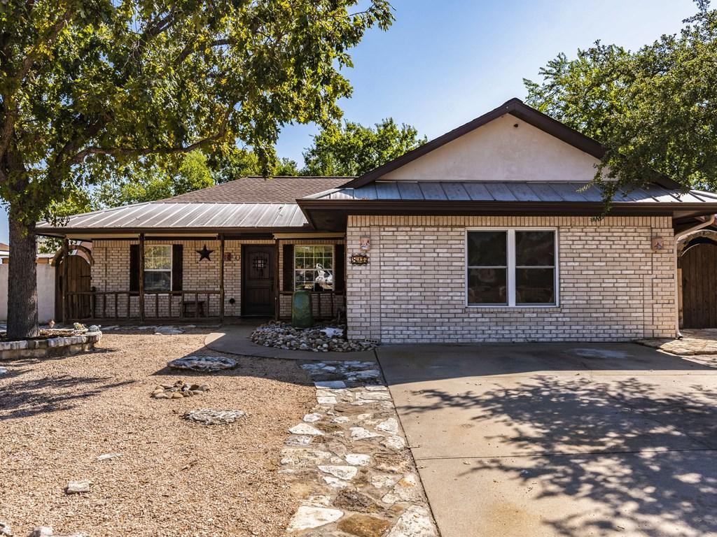 816 Moon Glow Dr - Photo 1