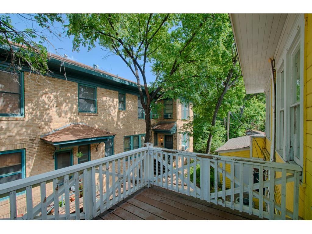 705 W 11th St - Photo 1
