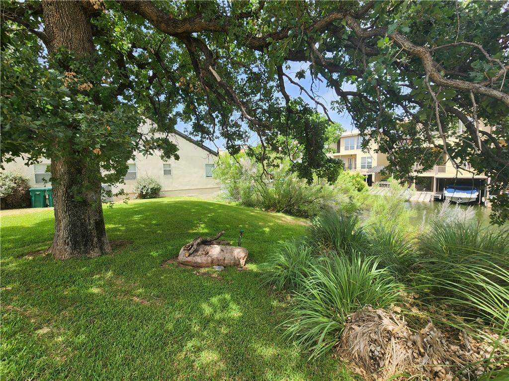 000 Lucy Ln - Photo 1