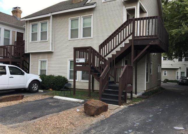 901 22nd St - Photo 1