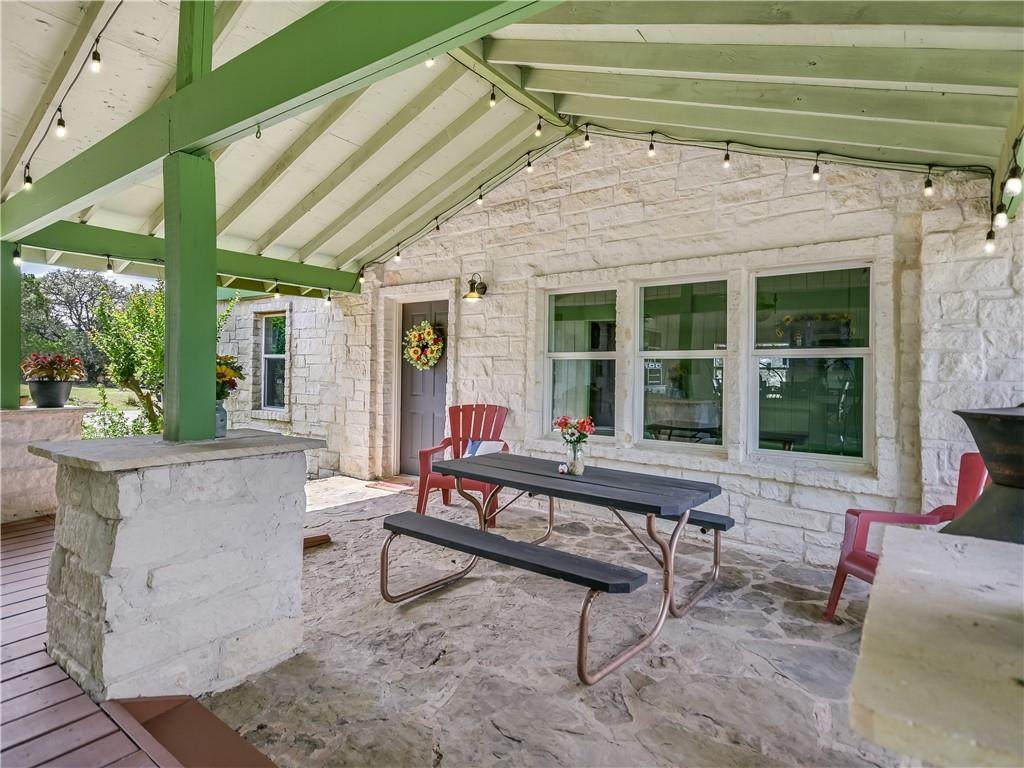 550 Hillview Cir - Photo 1