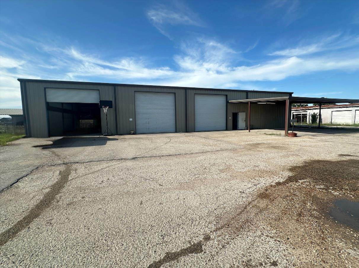 1426 Slaughter House Rd - Photo 1