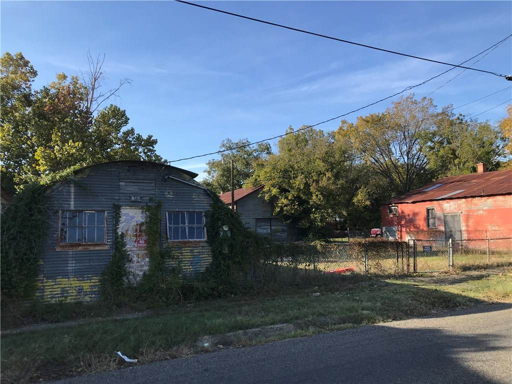 407 College Ave - Photo 1