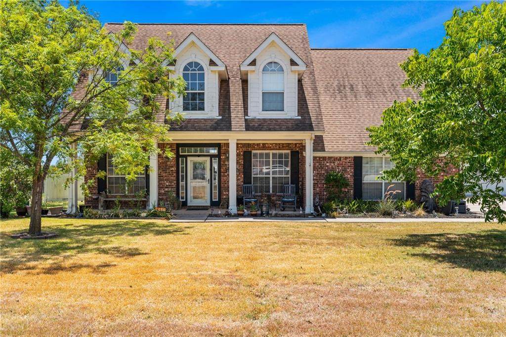 1420 Windcrest Dr - Photo 1