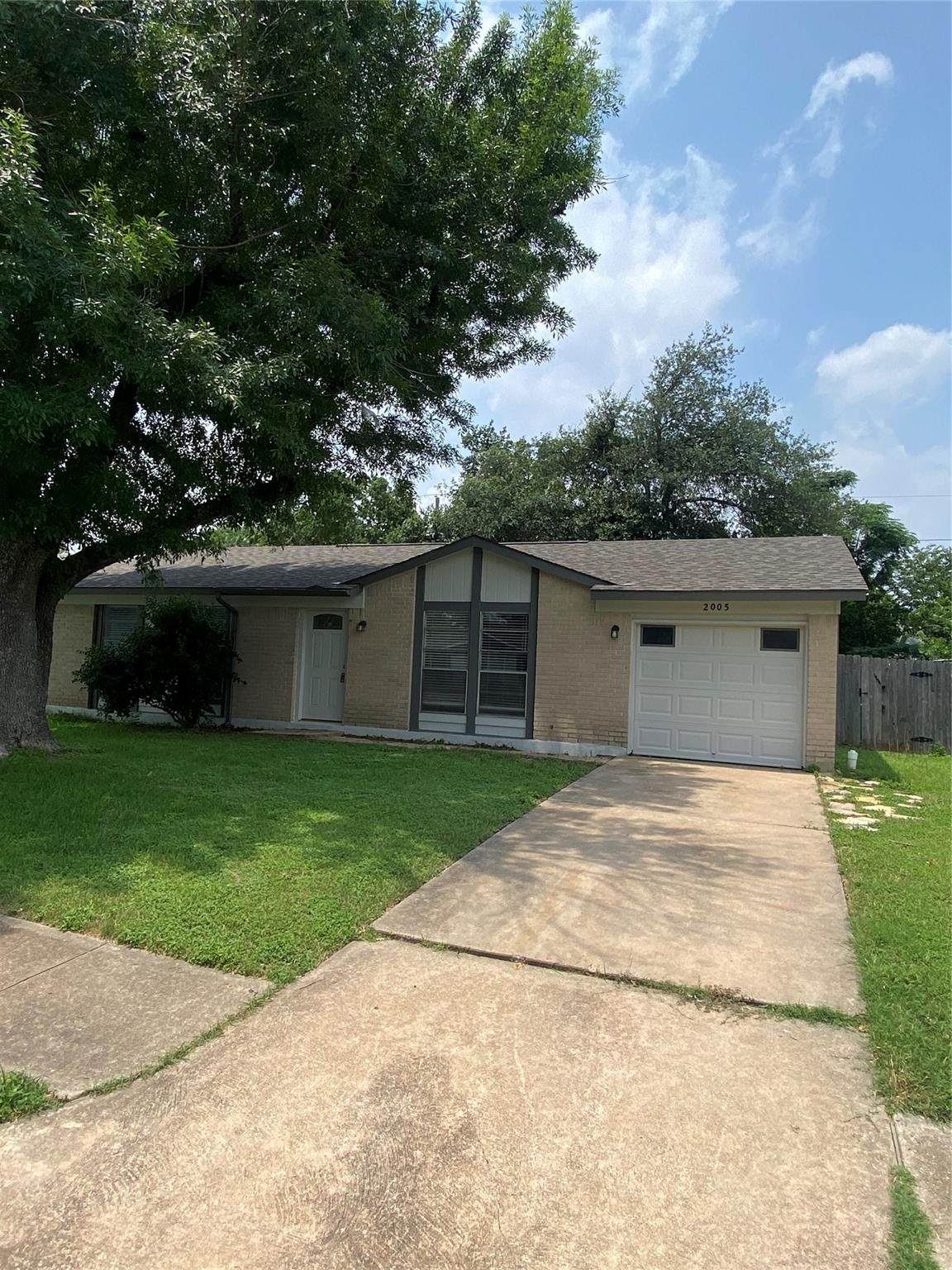 2005 Greenhill Dr - Photo 1