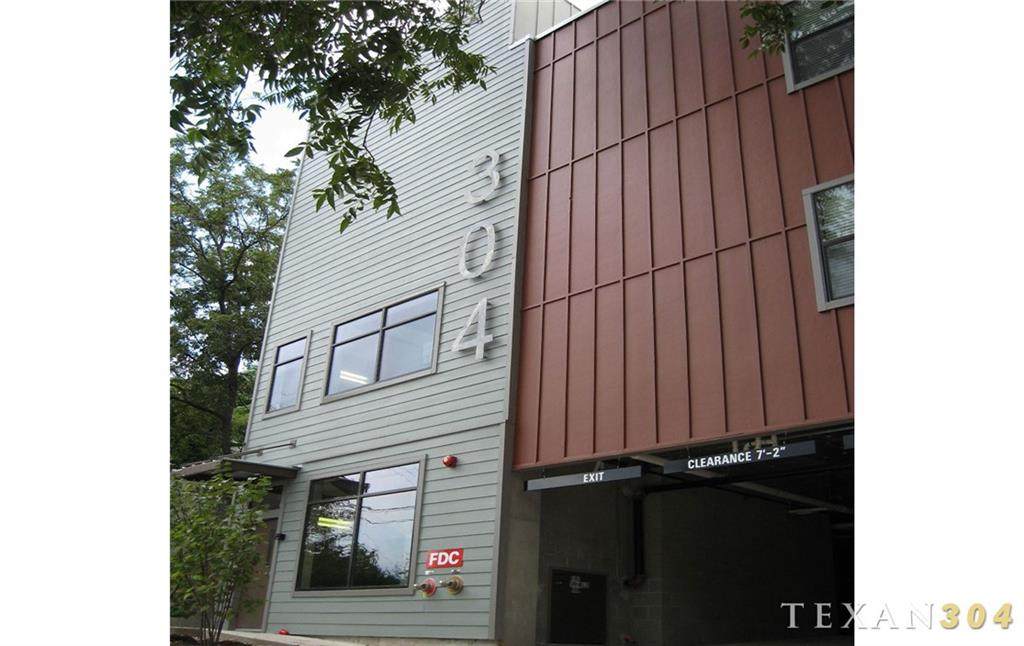 304 30th St - Photo 1