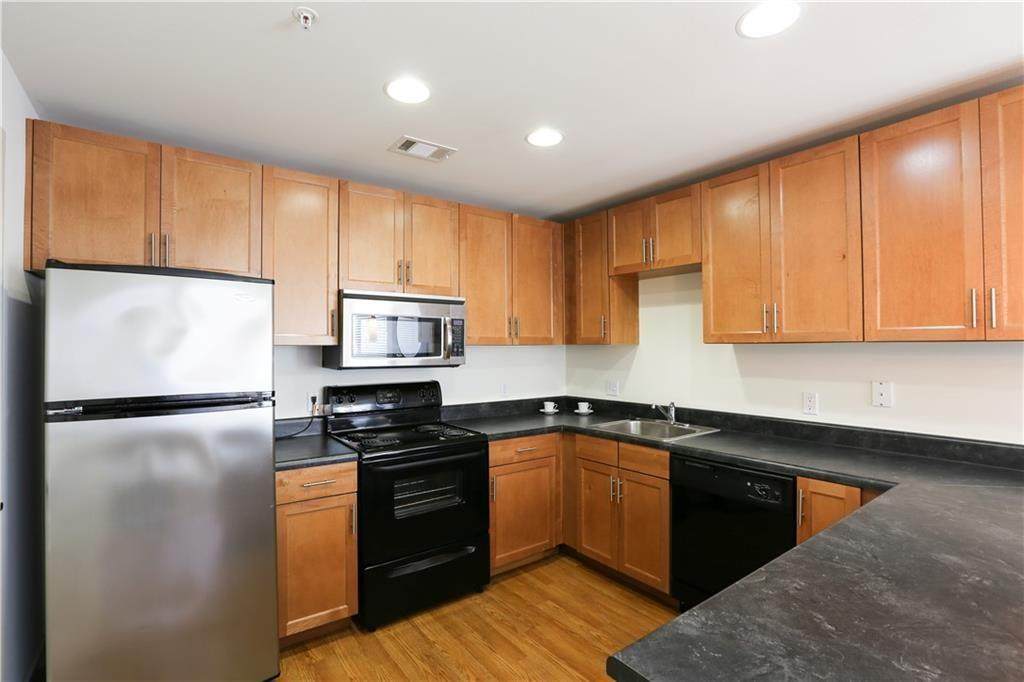 711 32nd St - Photo 1