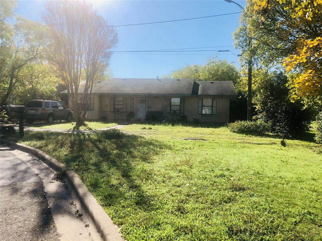 808 8th St - Photo 1