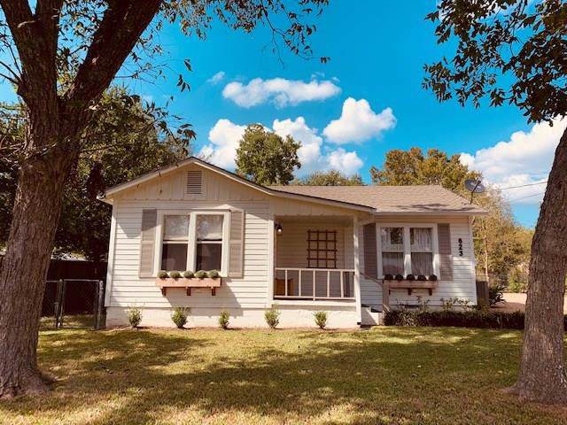 623 Pecan St - Photo 1