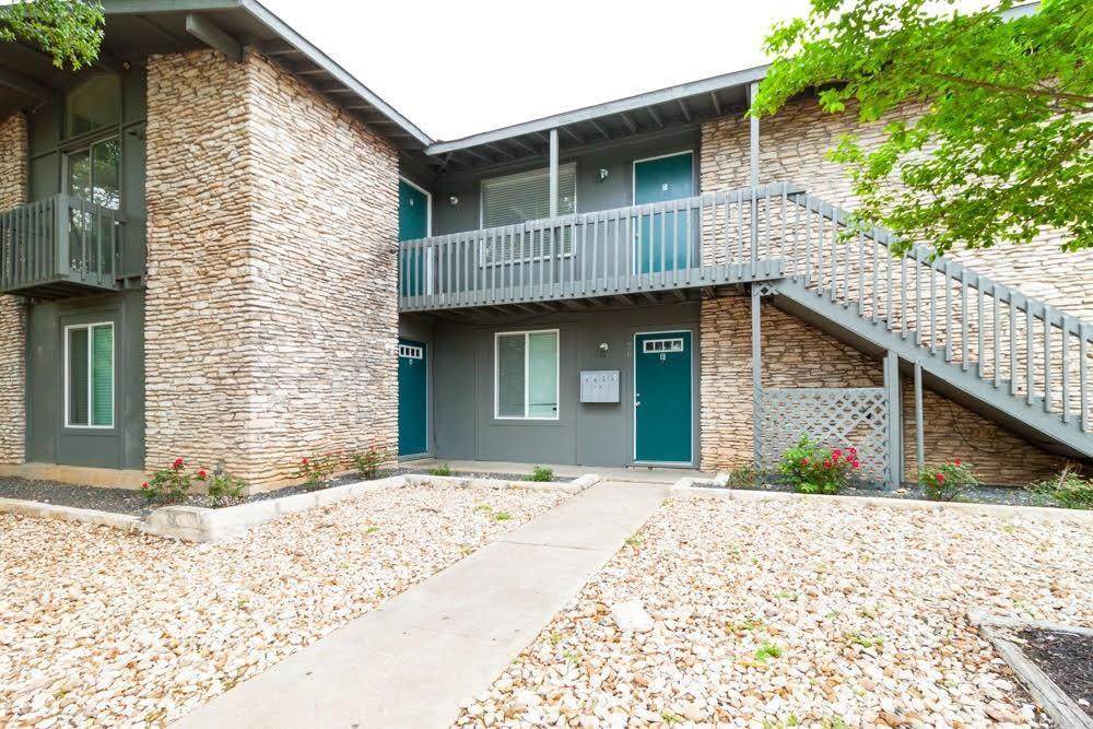 2506 Manor Cir - Photo 1