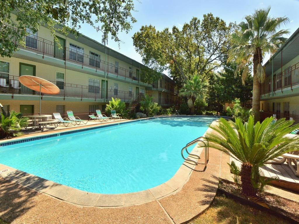 300 Crockett St - Photo 1