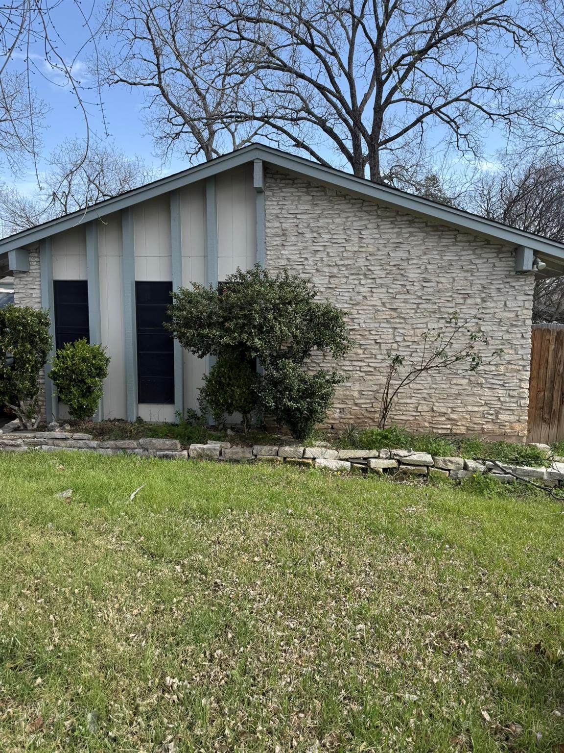 9505 Creek Dr - Photo 1