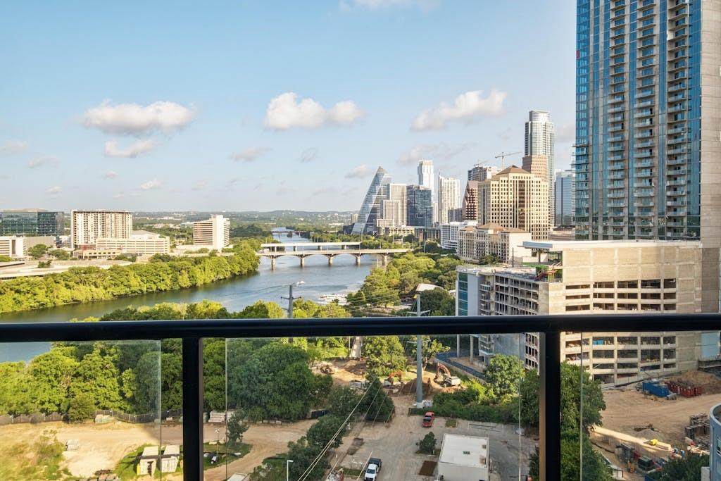 https://bt-photos.global.ssl.fastly.net/austin/orig_boomver_1_7862593-2.jpg